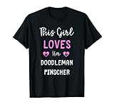 Dieses Mädchen liebt ihren Doodleman Pinscher T-Shirt